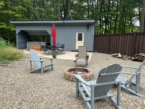 Cozy Cabin with private hot tub - Image 3