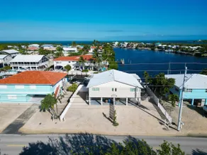Reel Paradise II - updated 2bed/2bath with brand new private pool & dockage - Image 2