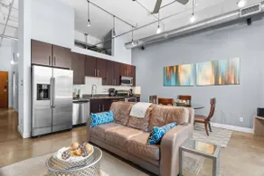 Luxury Poolside loft in the heart of downtown SA - Image 5