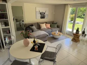 Beautiful ground floor apartment with garden - Image 2