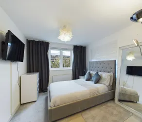 Cozy and Modern 2-bed apartment - Image 5