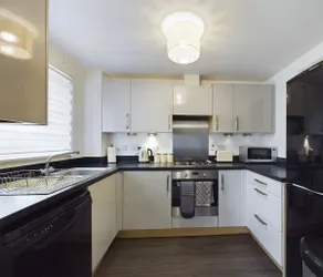Cozy and Modern 2-bed apartment - Image 4