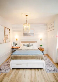 Tranquil Retreat with Vintage Charm - Image 2