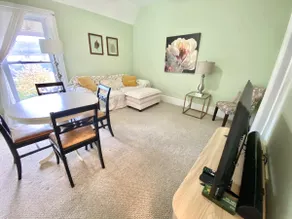 Peaceful Walkable 1 Queen Upper AC+parking+laundry - Image 2