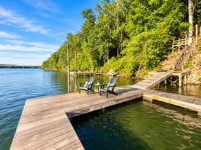 Dogs Love This Lakefront Cozy Cottage - Image 3