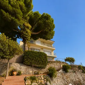 Summer villa with panoramic sea views - Image 2