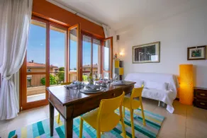 Casa Michelangelo Terrasse du Lac de Garde Apt | Dort 6 + Climatisation, Desenzano Del Garda, Italie - Image 2