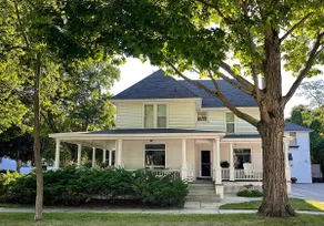 Central A/C! Downtown! Walk to town/Lake Michigan! - Image 2