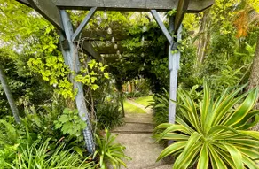 Private & spacious family retreat with aircon & pool. - Image 2