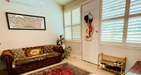 Private & spacious family retreat with aircon & pool. - Image 4
