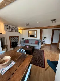 Central 2 bedroom flat with sea views - Image 5