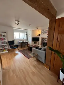 Central 2 bedroom flat with sea views - Image 4