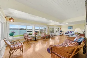 Entire house on the beautiful St. Clair River! - Image 3
