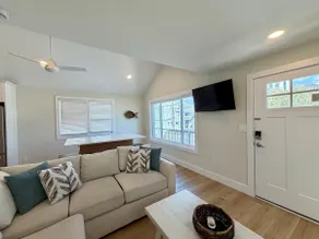 Beach Block Apt. With Parking - Image 3