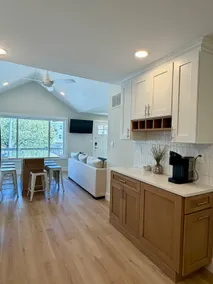 Beach Block Apt. With Parking - Image 5
