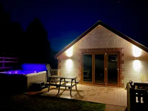 Cozy and peaceful. Private hot tub under the stars - Image 3