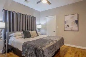 3BR Cozy Bungalow 1749! Medical Center, Stadiums! - Image 2