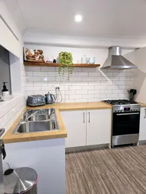 Spacious private 2BDM in A+ location, 2 x parking - Image 4
