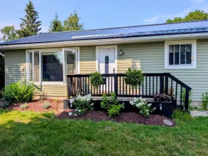 Beach House Cottage with Hot Tub - Image 2