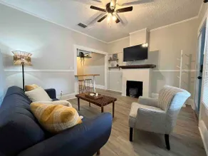 Adorable 1 bed/1bath with office and free parking - Image 4