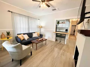 Adorable 1 bed/1bath with office and free parking - Image 3