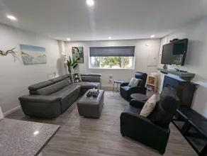 Beautiful private suite - Image 5
