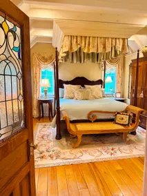 Elegant Tudor Cottage: Farm Animals, Views, Vintage Decor - Image 5