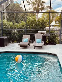 Sunny, open 3 BR, 2 BA *pool* home - Image 4