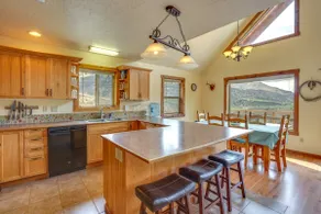Stunning Hilltop Home by John Day Fossil Beds - Image 4