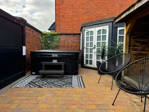 Idyllic Victorian Cottage Open Fire, Hot Tub, Sleeps 8, City 5 mins, Zoo 15 mins - Image 4