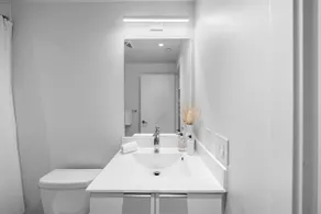 Modern Lake view Condo w/ Pool & Gym| Sherway Mall - Image 5