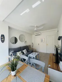 Central and bright apartment - Image 4