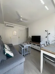 Central and bright apartment - Image 5