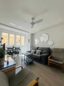 Central and bright apartment - Image 3
