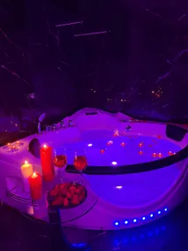 Luxus-Wellness-Suite • Private Sauna & Whirlpool - Image 3