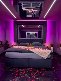 Luxus-Wellness-Suite • Private Sauna & Whirlpool - Image 2
