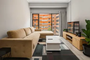 Comfy Cozy Contemporary Apartment - Image 2