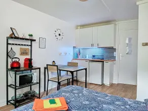 Quiet and cozy studio downtown Bougival - Image 2