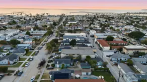 Beach House w/ Private Pool & Spa mins to beach! - Image 3