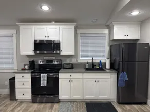 3 bedroom modern home in South Salem - Image 3