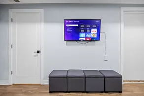 Modern 2BRD apartment| 5min to McCormick Place - Image 3