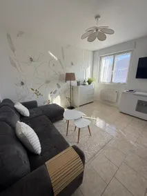 Fully-equipped 3-bedroom apartment with garden - Image 3