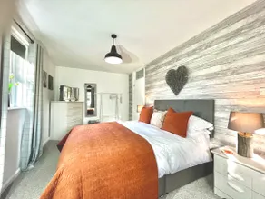 Cosy & Stylish Parkside Retreat with Parking - Image 3