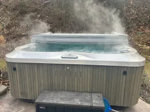 Hillside Hideaway. Quiet.clean.hot tub.family - Image 2