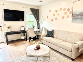 Private, in-law suite. 5 min drive to IU campus - Image 4