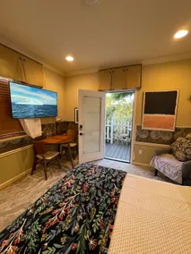 Private Entrance with Cozy courtyard Suite - Image 3