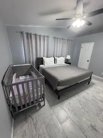 A beautiful house with free parking - Image 4