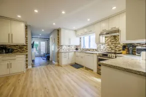 Lakeside Cozy Retreat | Spacious Home | Fast Wi-Fi - Image 2
