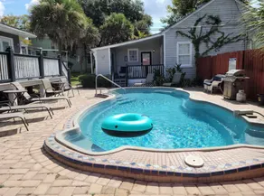 Relaxing Poolside Condo - Image 2