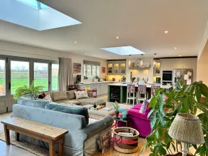Sunny five bedroom house close to Bruton, Somerset - Image 2